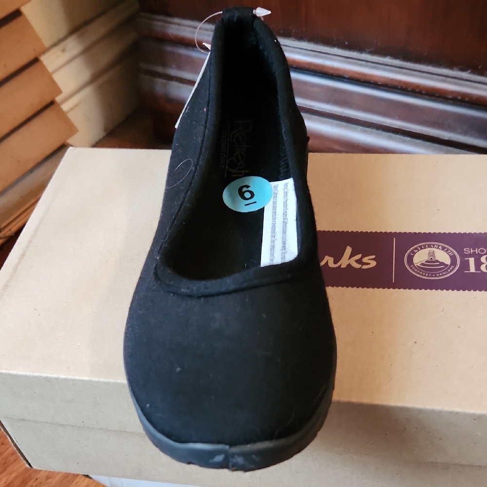 Refresh Black Flats Minimalist Loafers